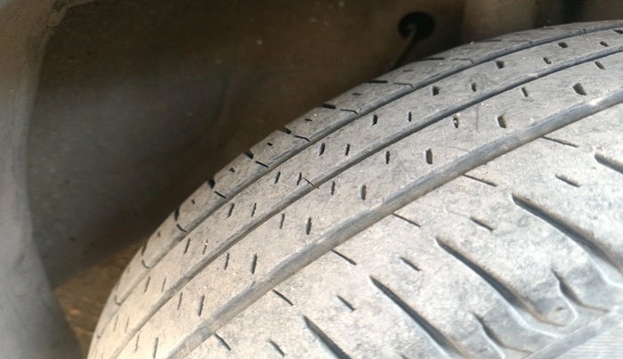 2021 Maruti XL6 ALPHA AT, Petrol, Automatic, 44,334 km, tyre