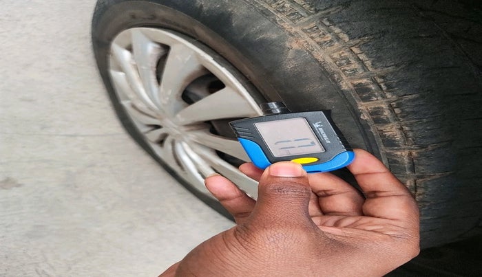 2013 Maruti Swift VXI, Petrol, Manual, 1,11,443 km, tyre