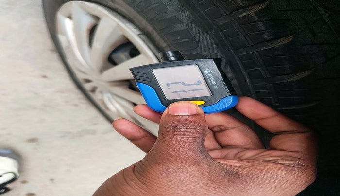 2013 Maruti Swift VXI, Petrol, Manual, 1,11,443 km, tyre