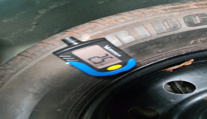 2013 Maruti Swift VXI, Petrol, Manual, 1,11,443 km, tyre