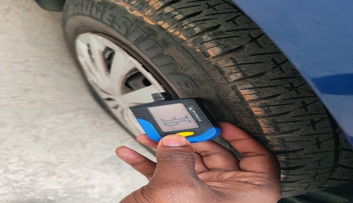 2013 Maruti Swift VXI, Petrol, Manual, 1,11,443 km, tyre