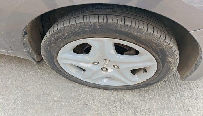 2017 Hyundai Elite i20 ASTA 1.2, Petrol, Manual, 67,898 km, tyre