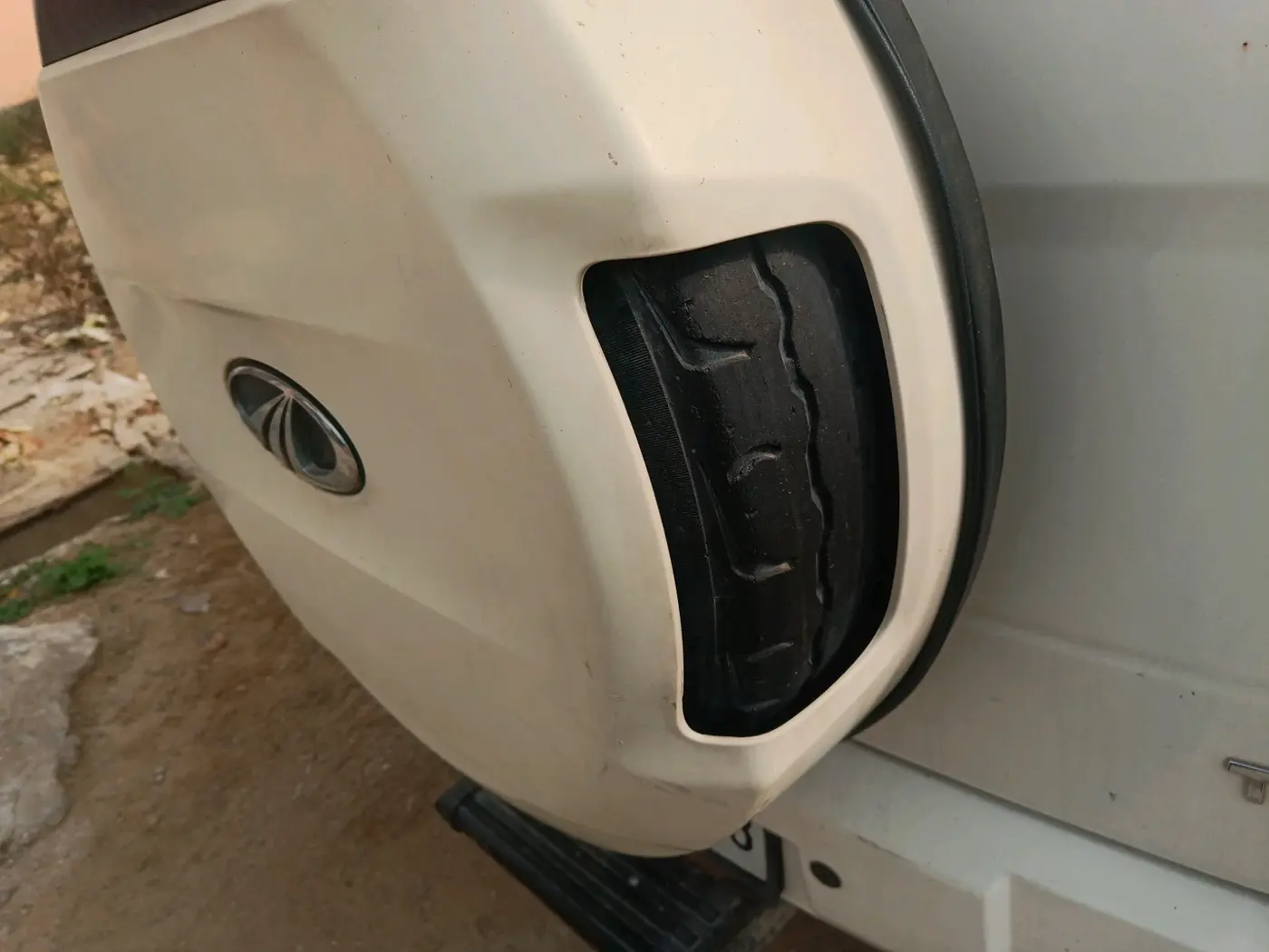 2016 Mahindra TUV300 T8, Diesel, Manual, 1,38,300 km, tyre