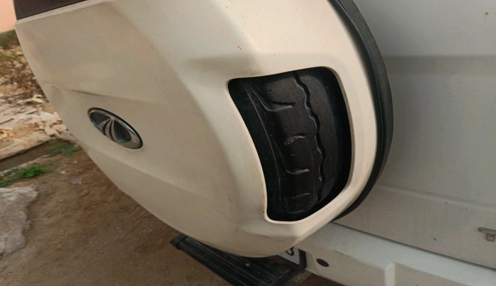 2016 Mahindra TUV300 T8, Diesel, Manual, 1,38,300 km, tyre
