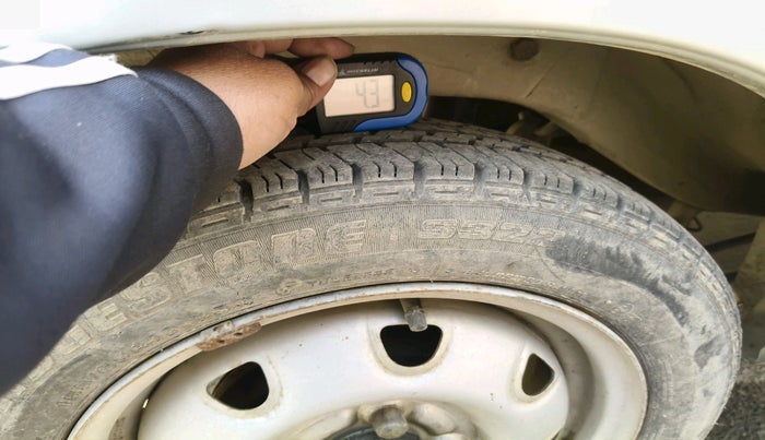 2014 Maruti Alto K10 LXI, Petrol, Manual, 30,001 km, tyre