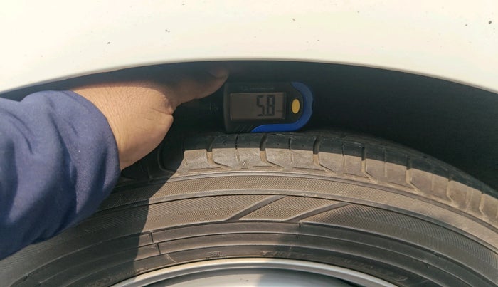 2012 Hyundai i10 ERA 1.1, Petrol, Manual, 70,127 km, tyre