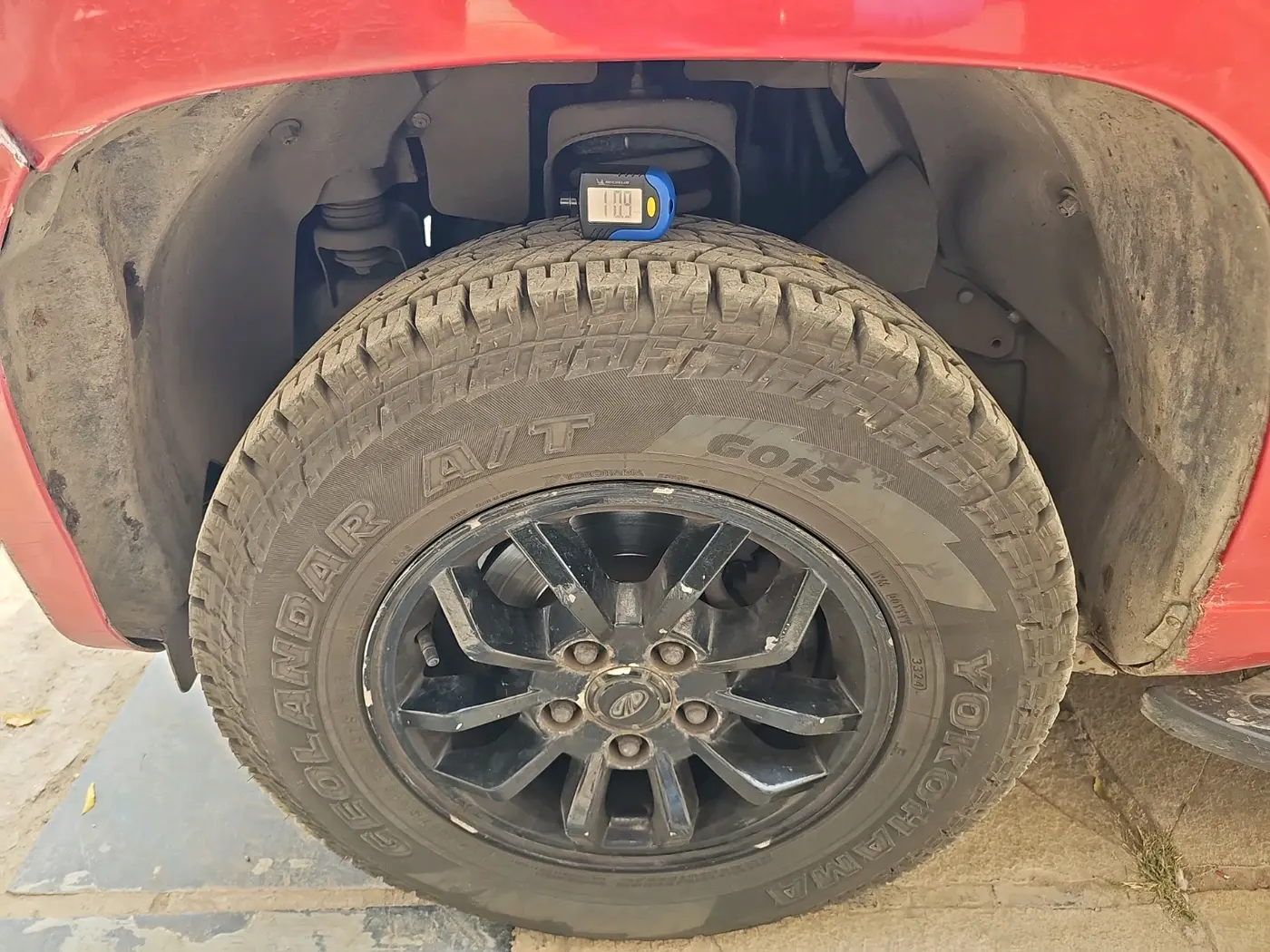 2016 Mahindra TUV300 T8 AMT, Diesel, Automatic, 1,18,378 km, tyre