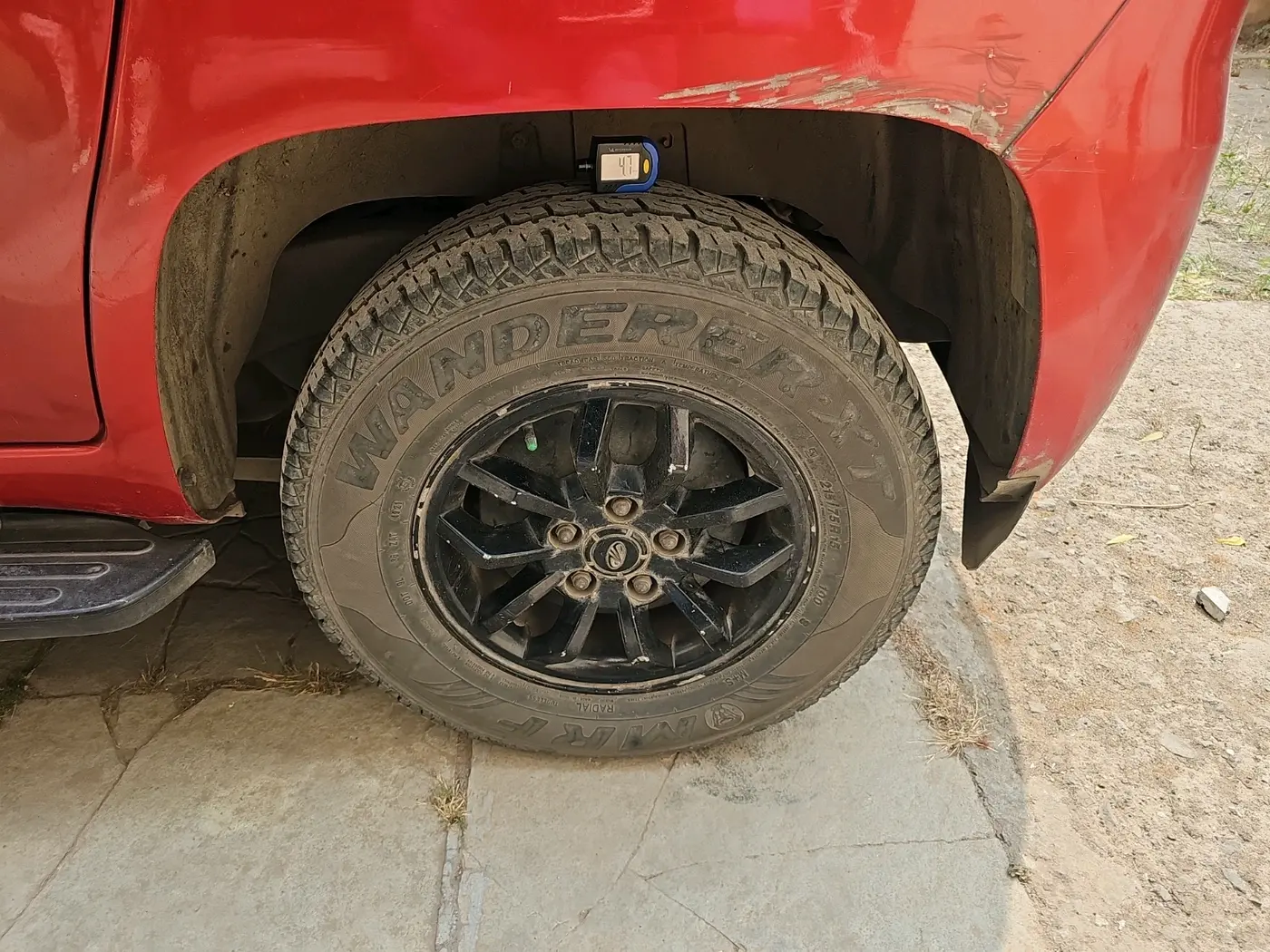 2016 Mahindra TUV300 T8 AMT, Diesel, Automatic, 1,18,378 km, tyre