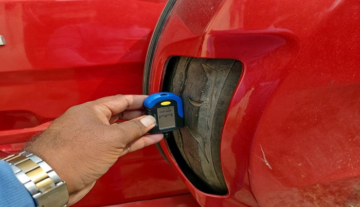 2016 Mahindra TUV300 T8 AMT, Diesel, Automatic, 1,18,378 km, tyre