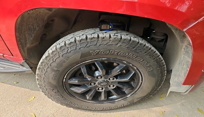 2016 Mahindra TUV300 T8 AMT, Diesel, Automatic, 1,18,378 km, tyre