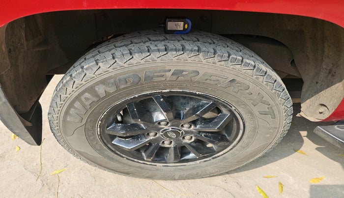 2016 Mahindra TUV300 T8 AMT, Diesel, Automatic, 1,18,378 km, tyre