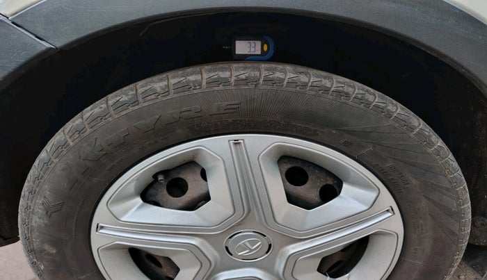 2020 Tata NEXON XMA SUNROOF DIESEL, Diesel, Automatic, 2,21,317 km, tyre