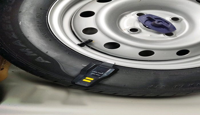 2019 Maruti Swift LXI, Petrol, Manual, 17,963 km, tyre