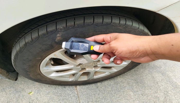 2019 Maruti Swift LXI, Petrol, Manual, 17,963 km, tyre