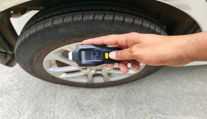 2019 Maruti Swift LXI, Petrol, Manual, 17,963 km, tyre