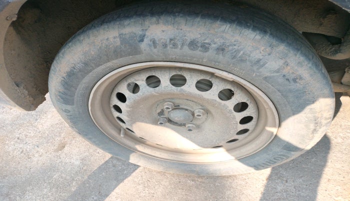 2017 Renault Lodgy 110 PS RXZ STEPWAY 7 STR, Diesel, Manual, 1,06,307 km, tyre