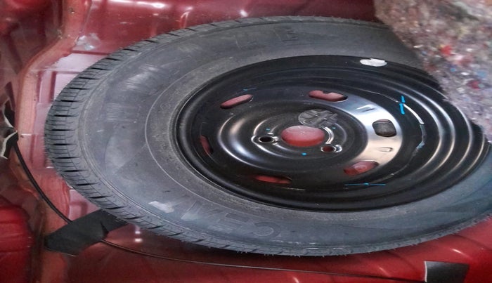 2016 Renault Kwid RXT 0.8, Petrol, Manual, 33,652 km, tyre