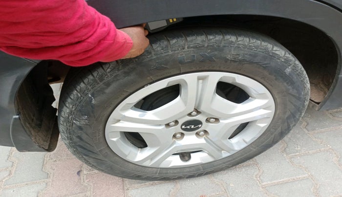 2021 KIA SONET HTK PLUS 1.0 IMT, Petrol, Manual, 1,29,339 km, tyre