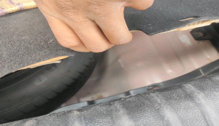 2021 KIA SONET HTE 1.2, Petrol, Manual, 61,710 km, tyre