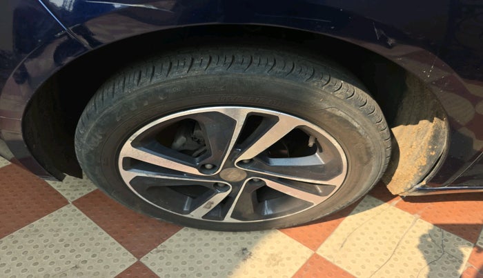 2022 Tata ALTROZ XZ PETROL, Petrol, Manual, 28,447 km, tyre