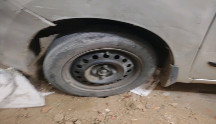 2013 Maruti Wagon R 1.0 LXI CNG, CNG, Manual, 1,40,035 km, tyre