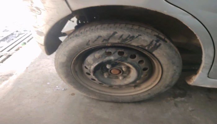 2013 Maruti Wagon R 1.0 LXI CNG, CNG, Manual, 1,40,035 km, tyre