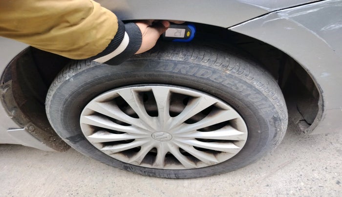 2014 Maruti Ciaz VXI+, Petrol, Manual, 1,34,832 km, tyre