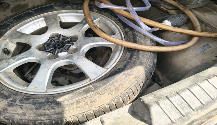 2012 Chevrolet Cruze LTZ, Diesel, Manual, 1,42,800 km, tyre