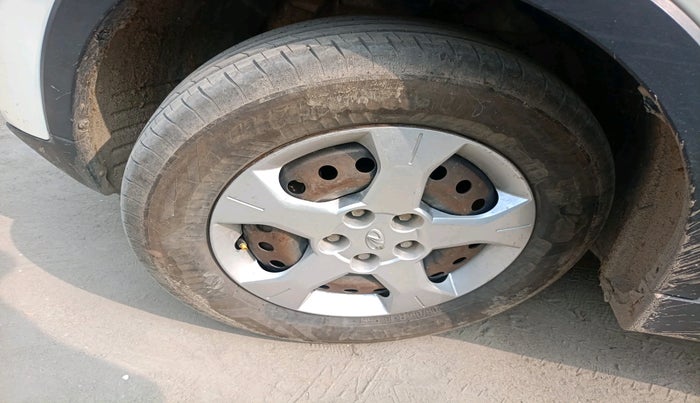 2023 Mahindra XUV300 W6 1.2 PETROL, Petrol, Manual, 46,657 km, tyre