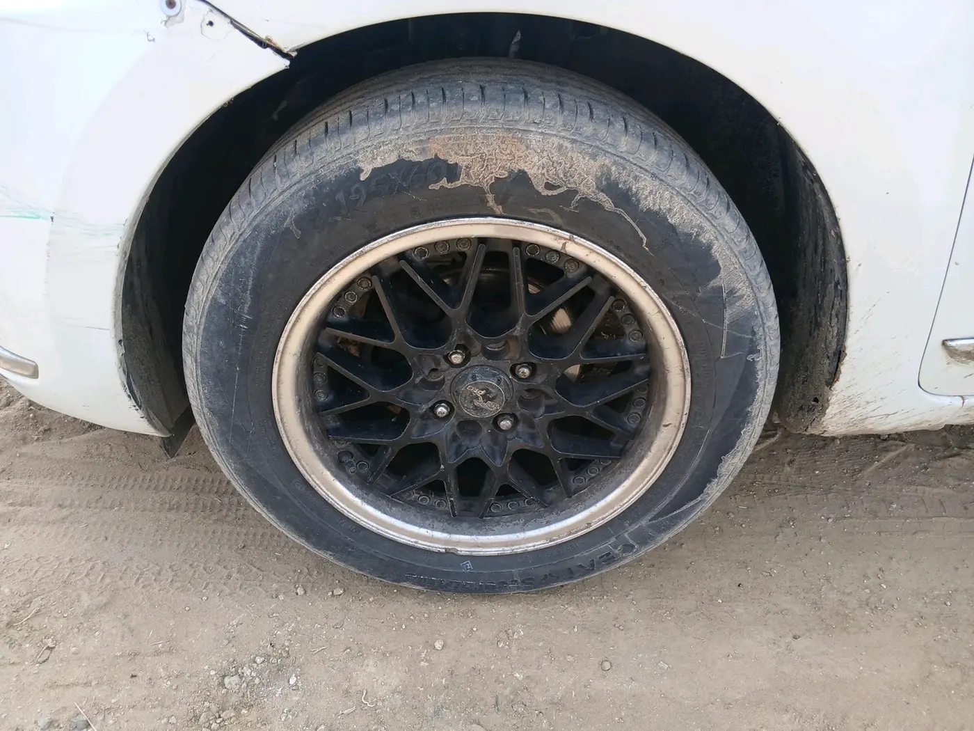 2017 Maruti Dzire VDI, Diesel, Manual, 1,00,906 km, tyre