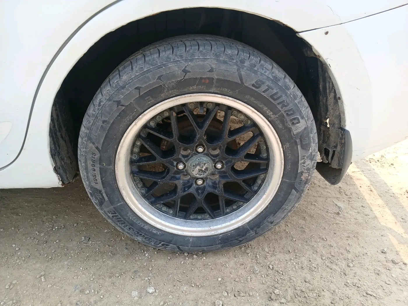 2017 Maruti Dzire VDI, Diesel, Manual, 1,00,906 km, tyre