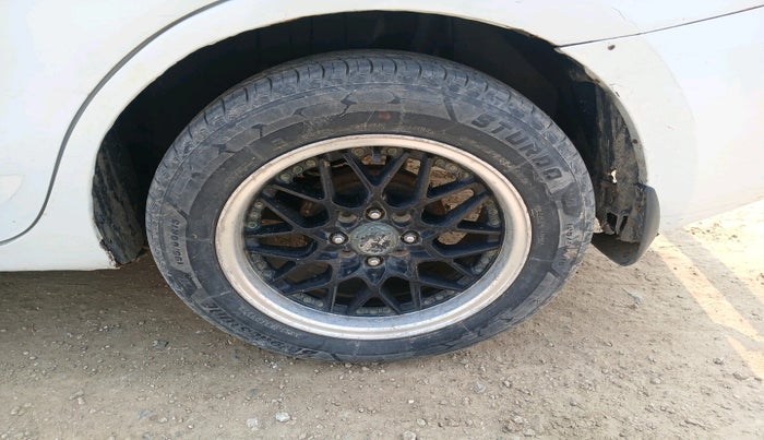 2017 Maruti Dzire VDI, Diesel, Manual, 1,00,906 km, tyre