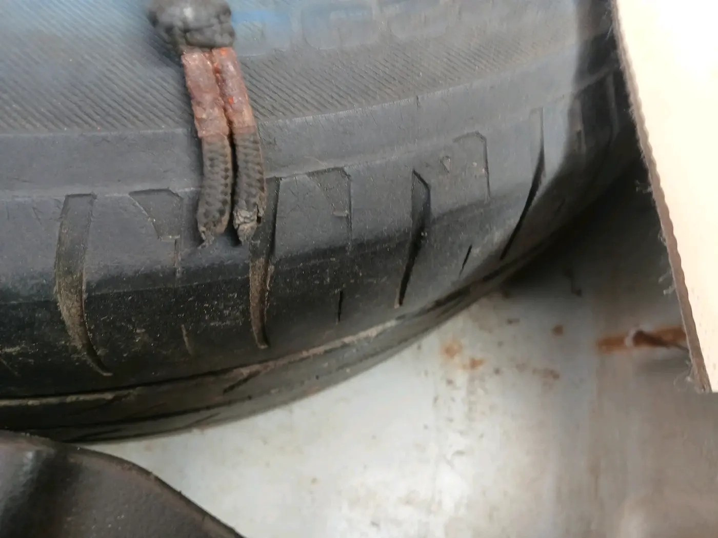 2017 Maruti Dzire VDI, Diesel, Manual, 1,00,906 km, tyre