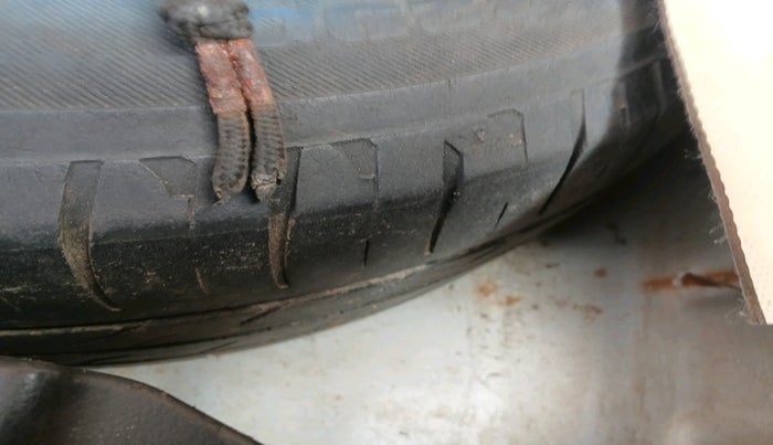 2017 Maruti Dzire VDI, Diesel, Manual, 1,00,906 km, tyre