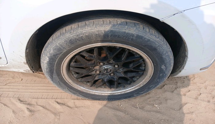 2017 Maruti Dzire VDI, Diesel, Manual, 1,00,906 km, tyre