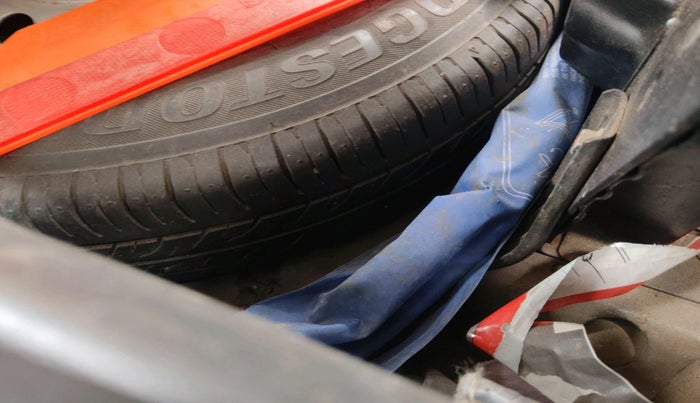 2014 Maruti Wagon R 1.0 LXI CNG, Petrol, Manual, 1,21,913 km, tyre