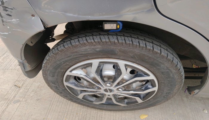 2014 Maruti Wagon R 1.0 LXI CNG, Petrol, Manual, 1,21,913 km, tyre