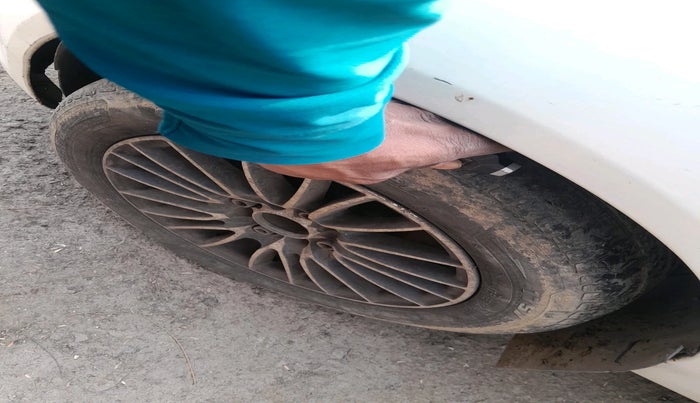 2011 Ford Figo TITANIUM 1.4 DIESEL, Diesel, Manual, 1,17,346 km, tyre