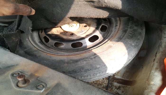 2011 Ford Figo TITANIUM 1.4 DIESEL, Diesel, Manual, 1,17,346 km, tyre