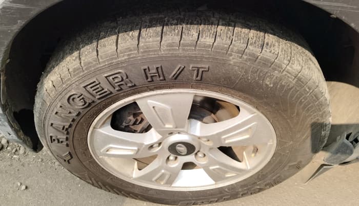 2012 Mahindra XUV500 W8, Diesel, Manual, 1,23,510 km, tyre