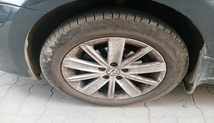 2016 Volkswagen Vento HIGHLINE 1.5 AT, Diesel, Automatic, 1,02,591 km, tyre