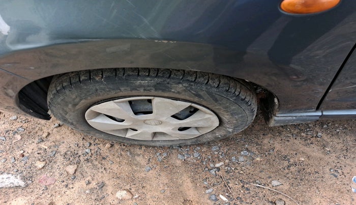 2011 Maruti A Star VXI (ABS) AT, Petrol, Automatic, 72,477 km, tyre