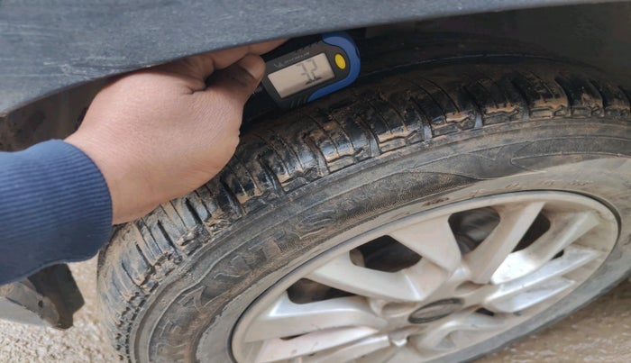 2016 Mahindra Kuv100 K8 D 6 STR, Diesel, Manual, 54,372 km, tyre