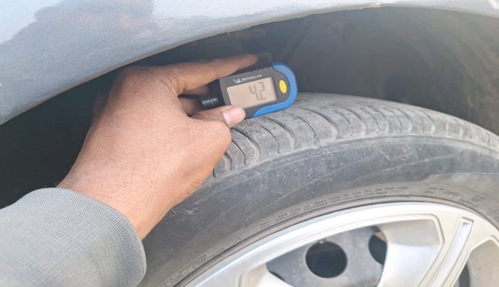 2020 Tata ALTROZ XM PLUS PETROL, Petrol, Manual, 47,412 km, tyre