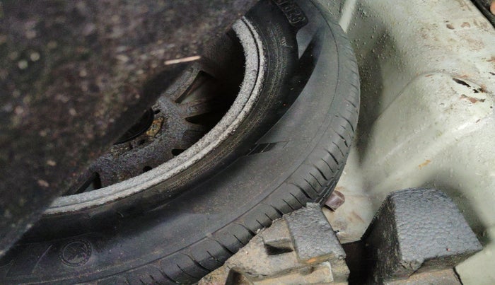 2012 Renault Fluence 1.5 E2, Diesel, Manual, 2,30,179 km, tyre