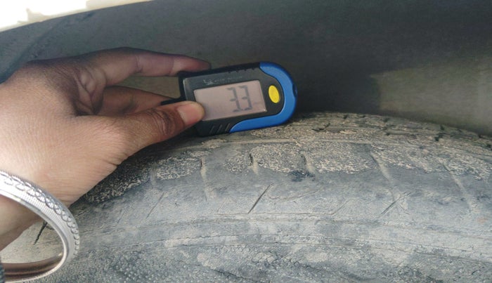 2012 Renault Fluence 1.5 E2, Diesel, Manual, 2,30,179 km, tyre