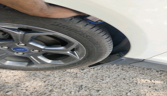 2019 Ford Ecosport TITANIUM 1.5L SPORTS(SUNROOF) DIESEL, Diesel, Manual, 1,43,298 km, tyre