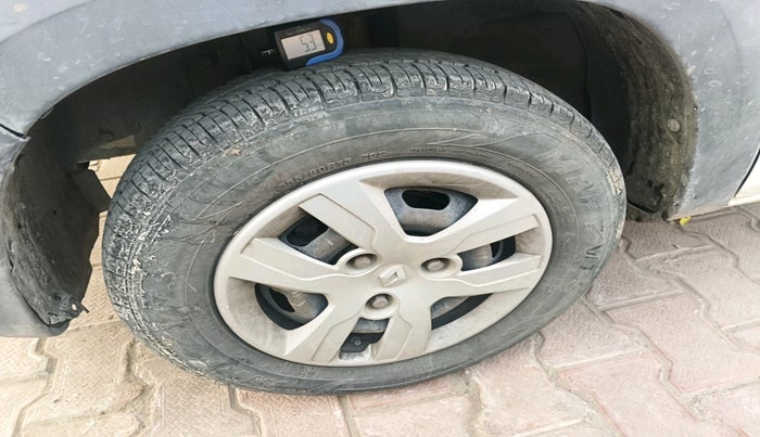 2016 Renault Kwid RXL, Petrol, Manual, 65,182 km, tyre