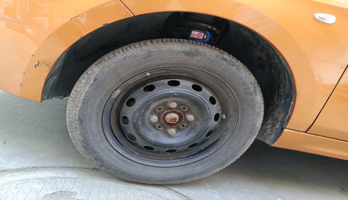 2017 Tata Tiago XT PETROL, Petrol, Manual, 34,833 km, tyre