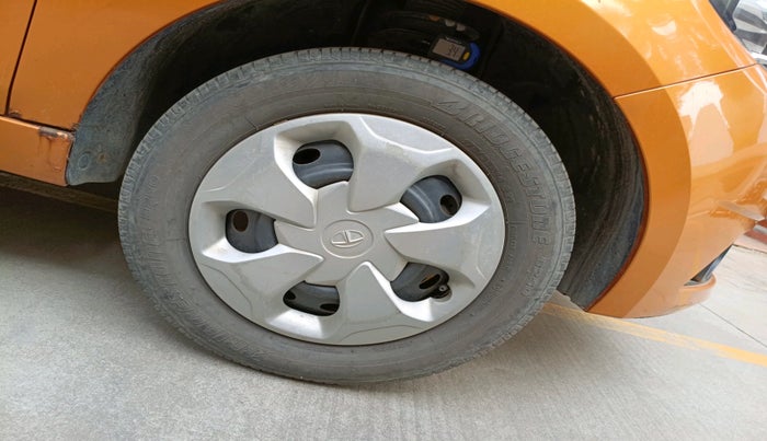 2017 Tata Tiago XT PETROL, Petrol, Manual, 34,833 km, tyre